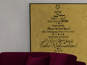 Weihnachtliches Schriften Weihnachtsbaum in schwarz auf Gold im Wohnzimmer