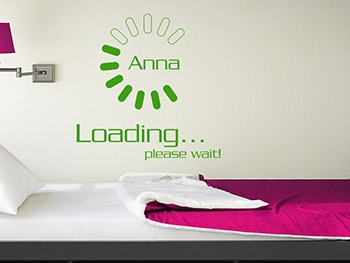 Wandtattoo Loading mit Wunschnamen im Jugendzimmer