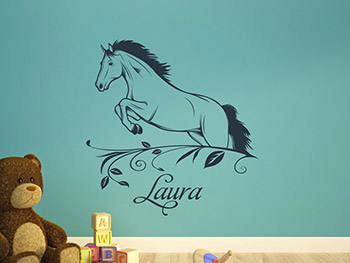 Graues Wandtattoo Pferd mit Namenswunsch im Kinderzimmer
