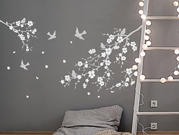 Wandtattoo Kirschbltenzweige auf grauer Wand