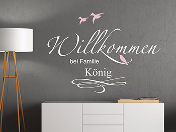 Wandtattoo Willkommen Schriftzug mit Familienname in weier Schrift