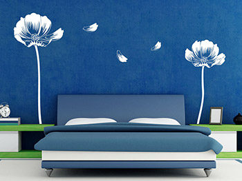 Weißes Wandtattoo Filigrane Blüten im Schlafbereich